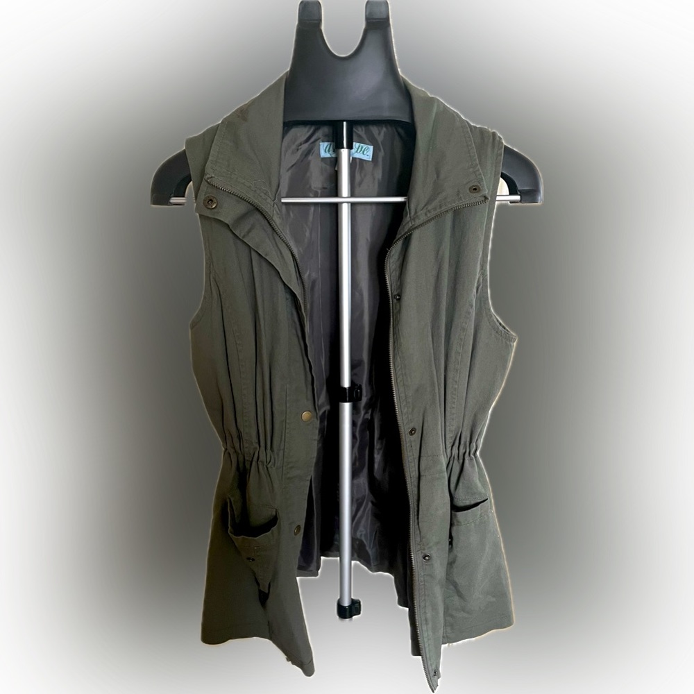 Alna Be, Medium, Army Green Vest